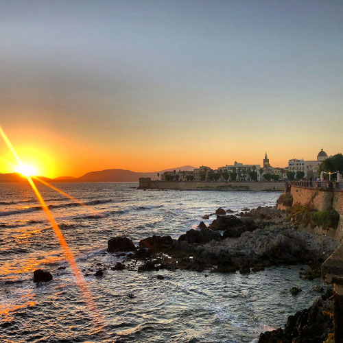 Tramonto sul lungomare di Alghero