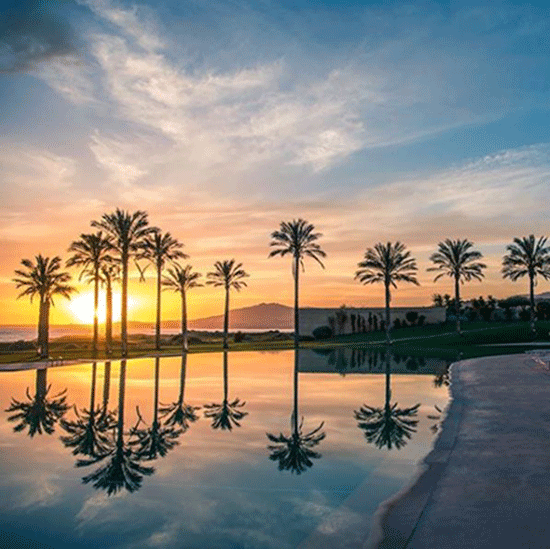 La piscina del Verdura Resort al tramonto