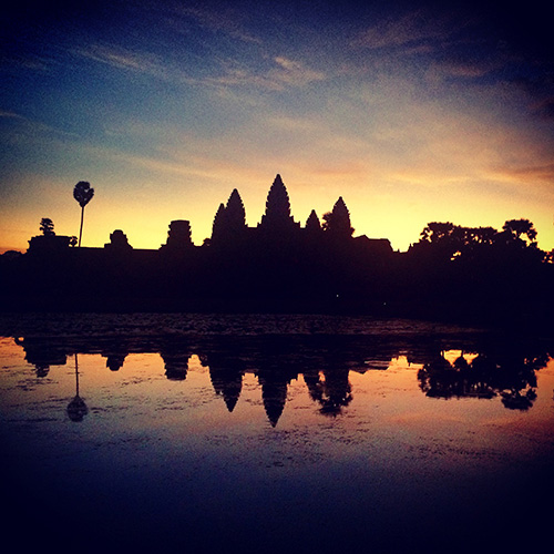 L'alba sul tempio di Angkor Wat