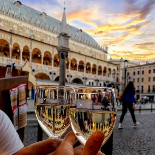 Aperitivo in Piazza della Frutta