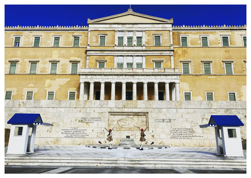 Piazza Syntagma e il cambio della guardia